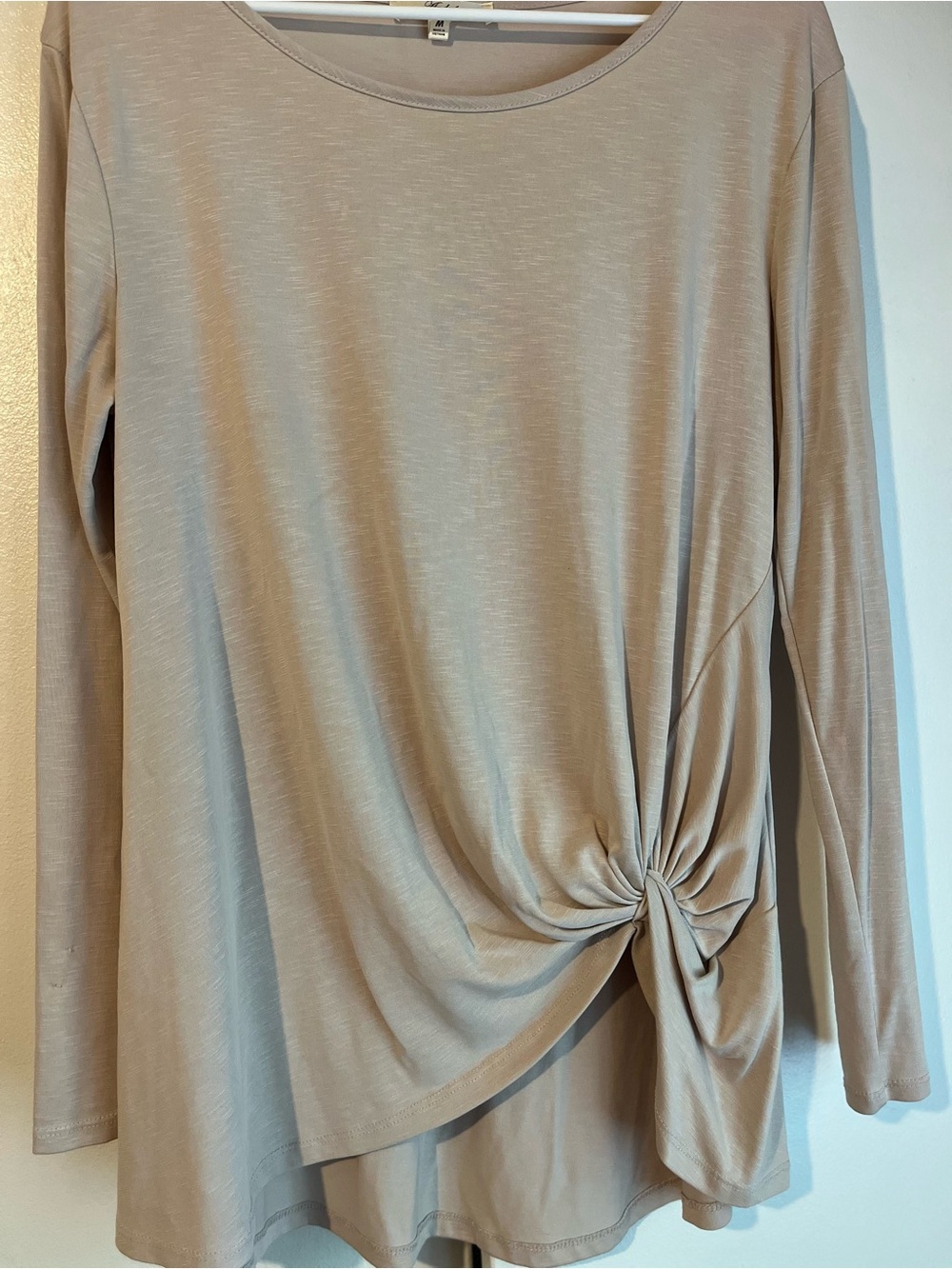 ANDREE BY UNIT Knit Long-Sleeve Side Twist Top in Taupe